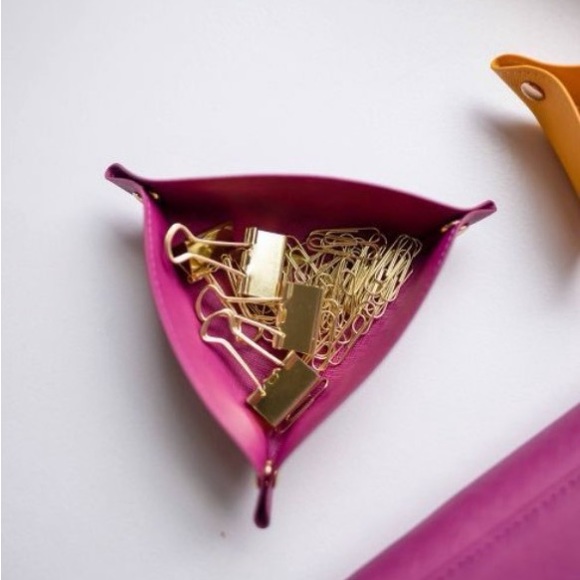 Elevation by Tina Wells Vegan leather triangle valet trays set of 3 - Picture 7 of 12